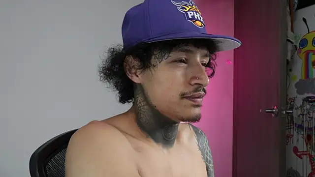 trieone online show from April 10, 2:22 pm