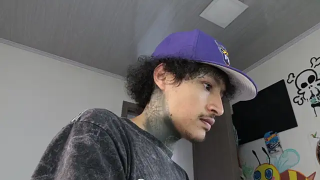 trieone online show from April 18, 4:33 pm