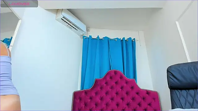 Snapshot of ninnadee chatting on July 11, 3:20 am ninnadee online show from July 11, 3:20 am