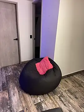 Victoria14  online show from November 8, 4:01 am