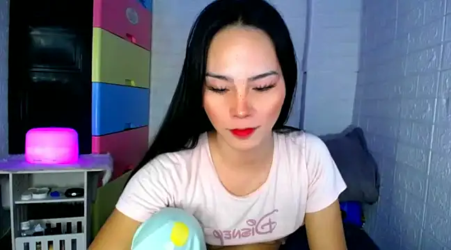 Snapshot of urnaughtydolly69 chatting on December 20, 10:49 am urnaughtydolly69 online show from December 20, 10:49 am