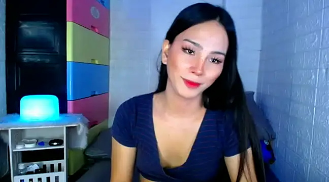 Snapshot of urnaughtydolly69 chatting on December 21, 1:42 pm urnaughtydolly69 online show from December 21, 1:42 pm