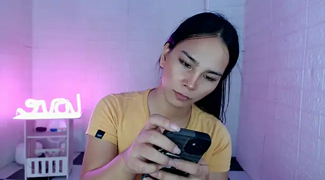 Snapshot of urnaughtydolly69 chatting on February 5, 1:22 pm urnaughtydolly69 online show from February 5, 1:22 pm