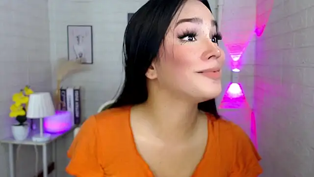 Snapshot of urnaughtydolly69 chatting on October 20, 9:32 am urnaughtydolly69 online show from October 20, 9:32 am