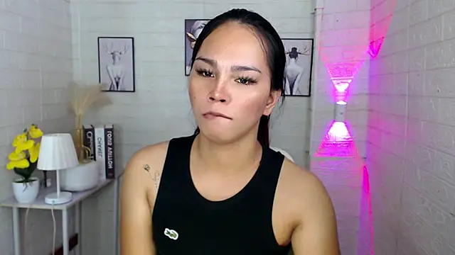 Snapshot of urnaughtydolly69 chatting on October 22, 9:31 am urnaughtydolly69 online show from October 22, 9:31 am