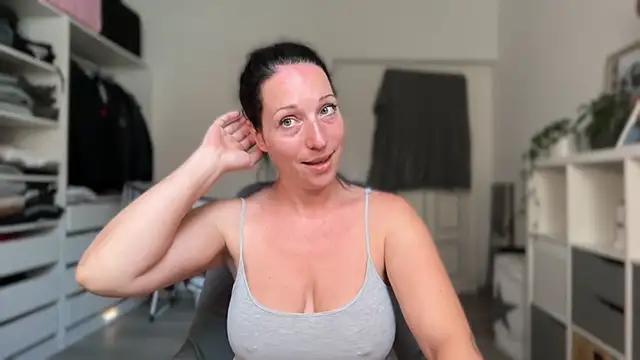 Snapshot of Viola_Beck chatting on June 21, 4:31 pm Viola Beck online show from June 21, 4:31 pm