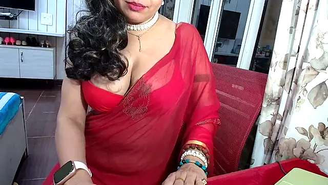 Snapshot of yourradhika chatting on June 23, 8:51 pm yourradhika online show from June 23, 8:51 pm