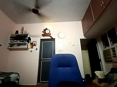 Snapshot of luckyloki chatting on March 8, 3:56 pm luckyloki online show from March 8, 3:56 pm