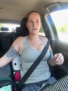 lolabunny9 online show from April 11, 4:55 pm