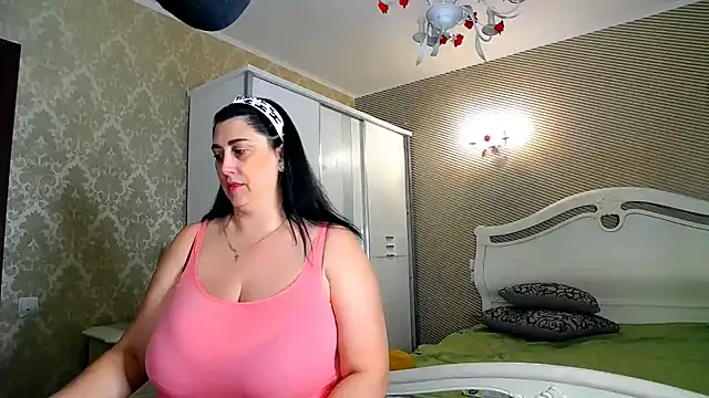 Snapshot of Evelyn_Shy chatting on January 28, 6:49 am Evelyn Shy online show from January 28, 6:49 am