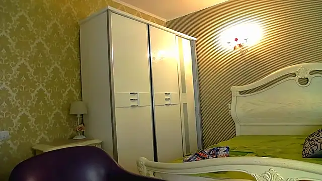 Snapshot of Evelyn_Shy chatting on February 28, 1:25 pm Evelyn Shy online show from February 28, 1:25 pm