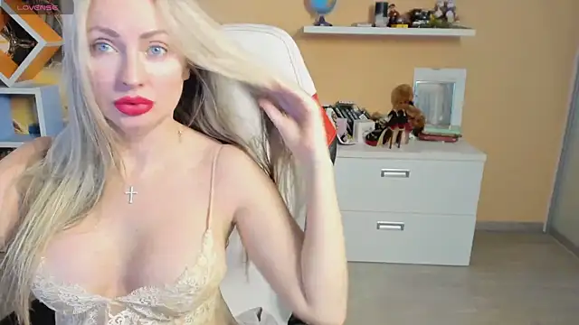 Veola new online show from March 19, 3:20 am