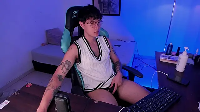 LeaneSeb online show from December 3, 9:57 pm