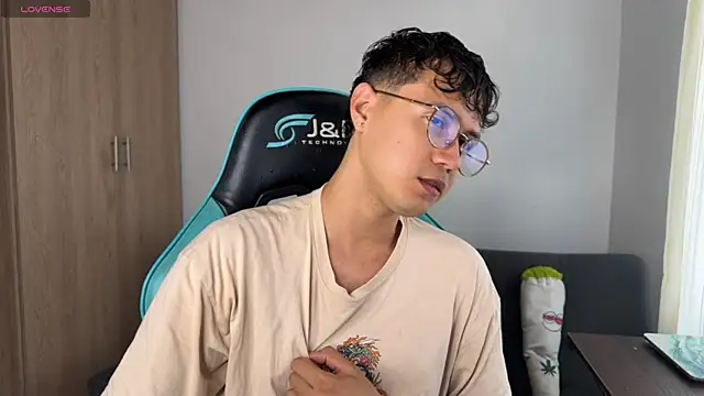 LeaneSeb online show from April 5, 9:23 pm