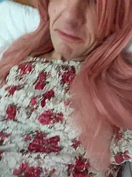 Snapshot of KandiK37 chatting on February 21, 3:43 pm KandiK37 online show from February 21, 3:43 pm