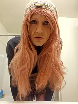 Snapshot of KandiK37 chatting on March 7, 3:29 am KandiK37 online show from March 7, 3:29 am