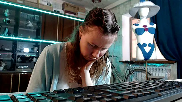 pa1e pr1ncess online show from April 22, 8:39 am