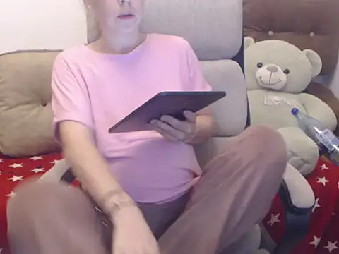 Aliss Hottie online show from October 9, 8:45 am