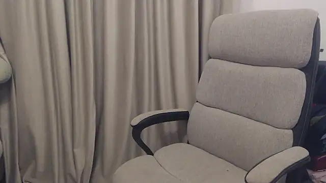 Aliss Hottie online show from October 30, 8:20 pm