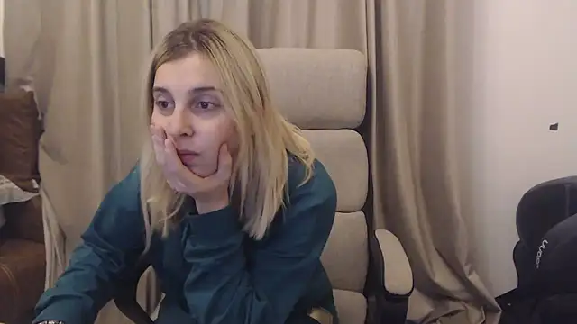 Aliss Hottie online show from November 4, 5:45 pm