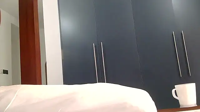 katt008 online show from December 21, 3:46 am