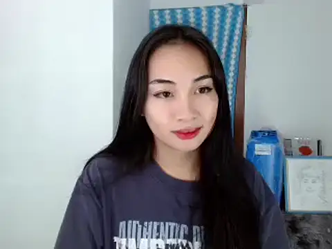 SweetLilly 18 online show from December 7, 10:12 am