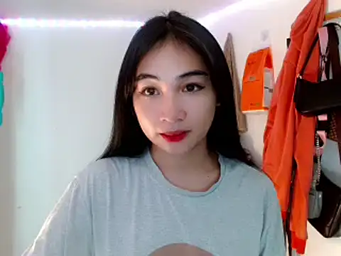 SweetLilly 18 online show from February 28, 1:47 am