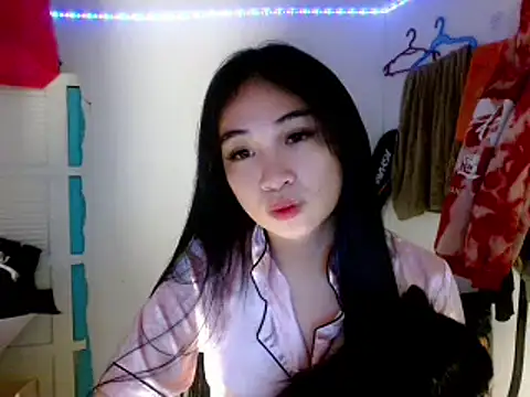 SweetLilly 18 online show from March 15, 3:06 pm