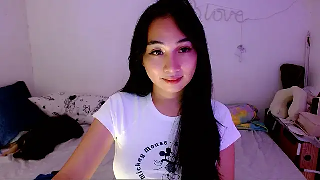 SweetLilly 18 online show from September 12, 3:17 am