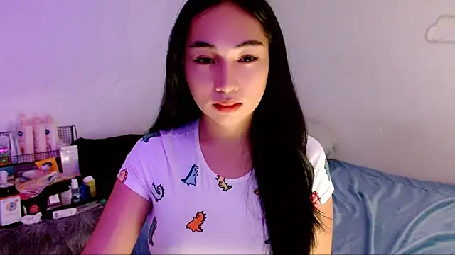 SweetLilly 18 online show from September 27, 3:33 am