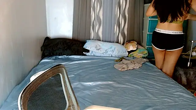 SweetLilly 18 online show from February 20, 2:41 am