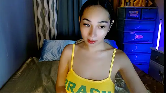 SweetLilly 18 online show from May 24, 4:17 am