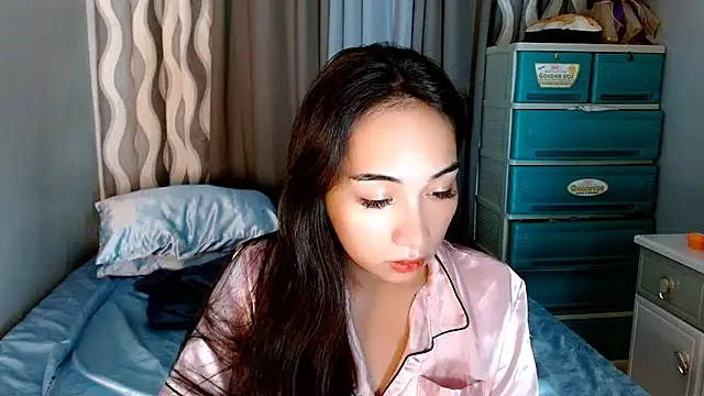 SweetLilly 18 online show from June 17, 5:32 am