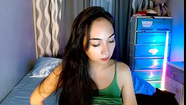 SweetLilly 18 online show from June 19, 7:23 am