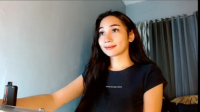 SweetLilly 18 online show from July 18, 3:11 am