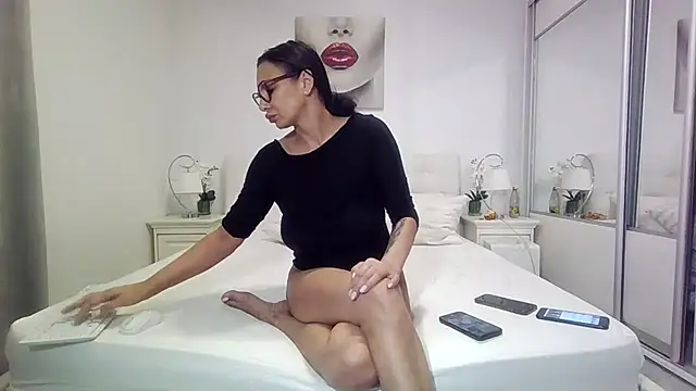 alisonya1 online show from February 4, 5:24 am