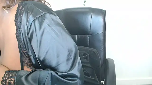 Snapshot of Black_Monster_Tits chatting on November 23, 9:25 pm Black Monster Tits online show from November 23, 9:25 pm