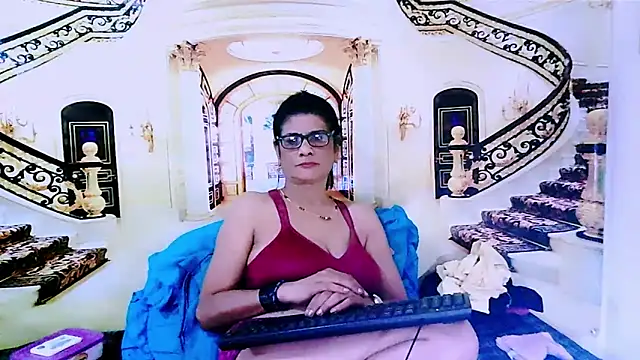 Snapshot of IndianAllure chatting on January 2, 11:52 am IndianAllure online show from January 2, 11:52 am