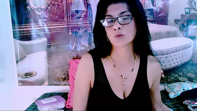 Snapshot of IndianAllure chatting on January 9, 11:47 am IndianAllure online show from January 9, 11:47 am