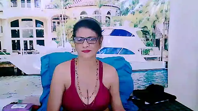 Snapshot of IndianAllure chatting on January 17, 5:42 am IndianAllure online show from January 17, 5:42 am