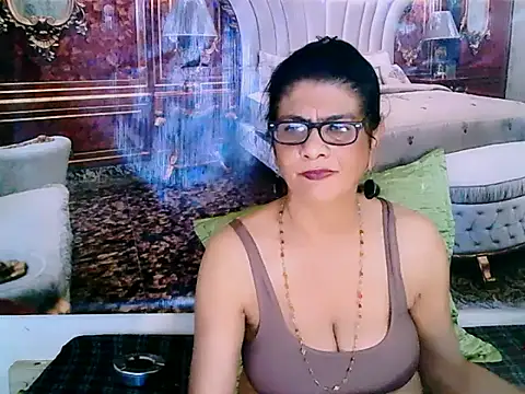 Snapshot of IndianAllure chatting on January 31, 5:51 am IndianAllure online show from January 31, 5:51 am