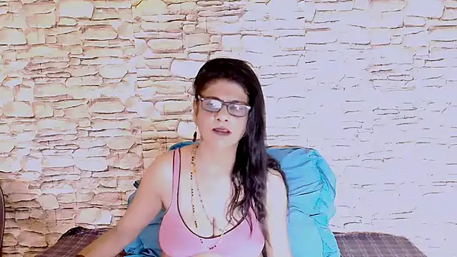 Snapshot of IndianAllure chatting on February 17, 6:20 am IndianAllure online show from February 17, 6:20 am