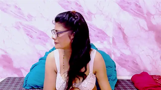 Snapshot of IndianAllure chatting on March 7, 5:40 am IndianAllure online show from March 7, 5:40 am