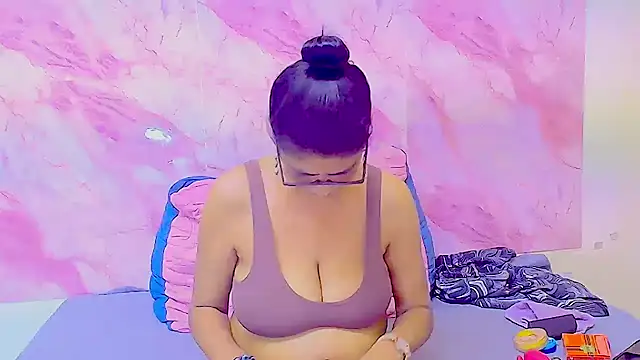 Snapshot of IndianAllure chatting on October 14, 5:30 am IndianAllure online show from October 14, 5:30 am