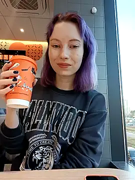 Snapshot of Frost_foxy chatting on December 13, 7:36 am Frost foxy online show from December 13, 7:36 am