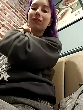 Snapshot of Frost_foxy chatting on January 4, 5:37 am Frost foxy online show from January 4, 5:37 am