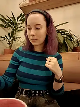 Snapshot of Frost_foxy chatting on February 10, 5:47 am Frost foxy online show from February 10, 5:47 am