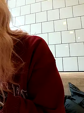 Snapshot of Frost_foxy chatting on October 12, 2:21 am Frost foxy online show from October 12, 2:21 am