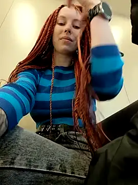 Snapshot of Frost_foxy chatting on October 18, 2:25 am Frost foxy online show from October 18, 2:25 am