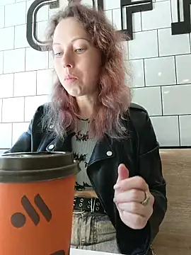 Snapshot of Frost_foxy chatting on May 31, 2:42 am Frost foxy online show from May 31, 2:42 am